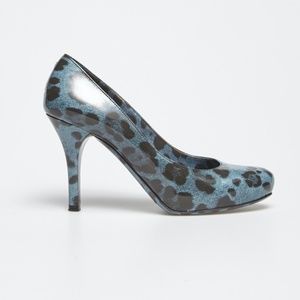 Dolce & Gabbana blue leopard patent leather pumps